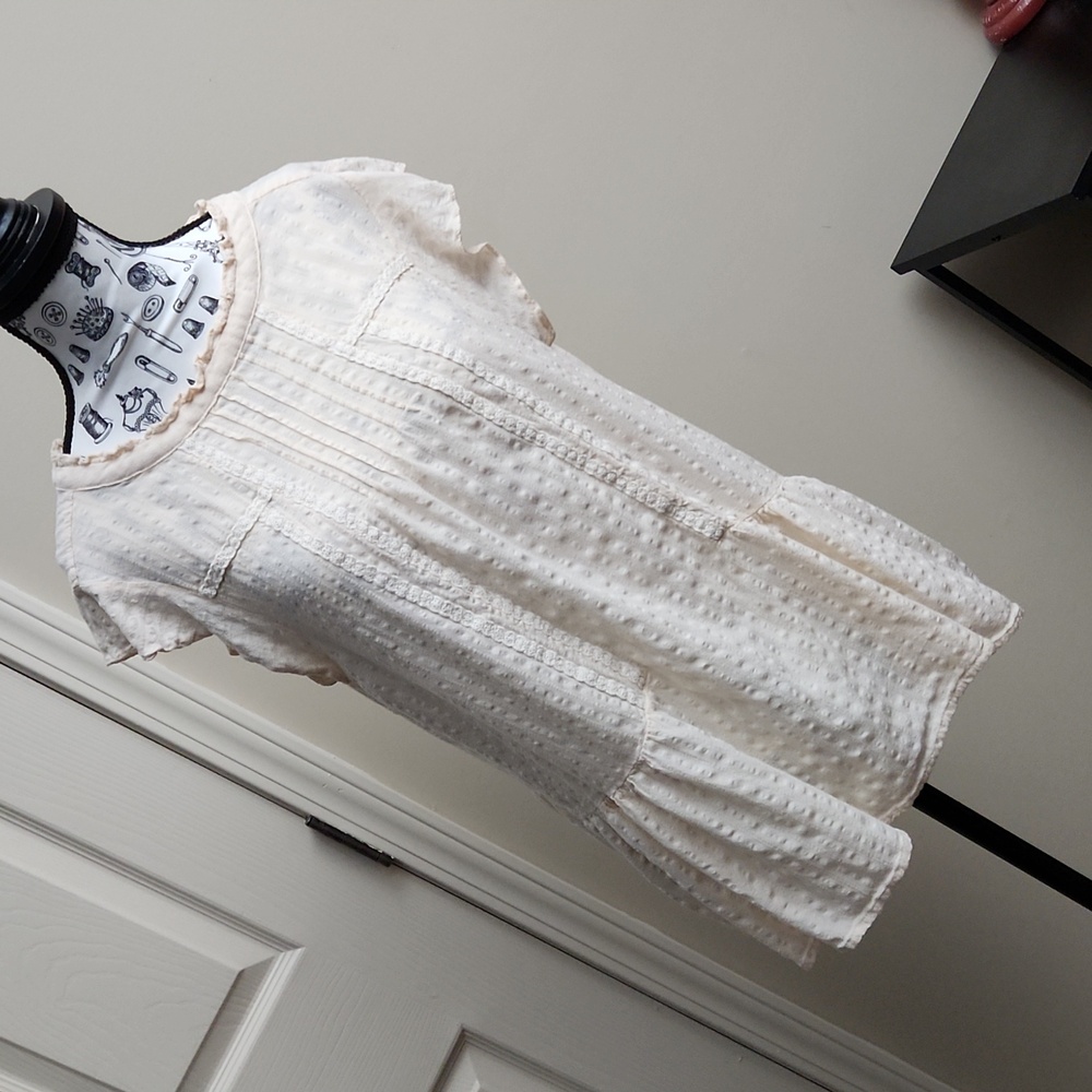 Doe & Rae Short Sleeve Lightweight Lace Designs Cream Color Top Women's Large